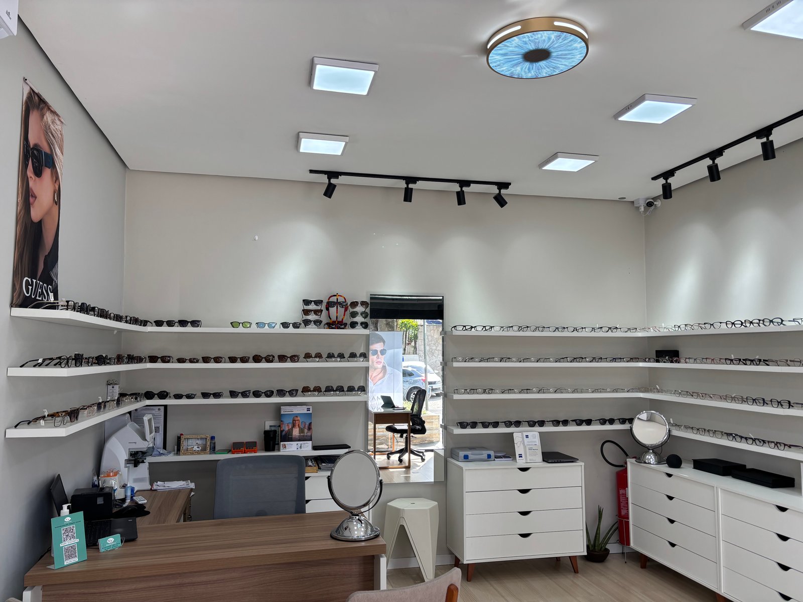 Espaço interno da Ótica Real Visão